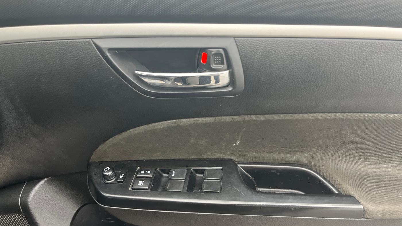 2016 Maruti Swift VXI, Petrol, Manual, 19,932 km, Driver Side Door Panels Control