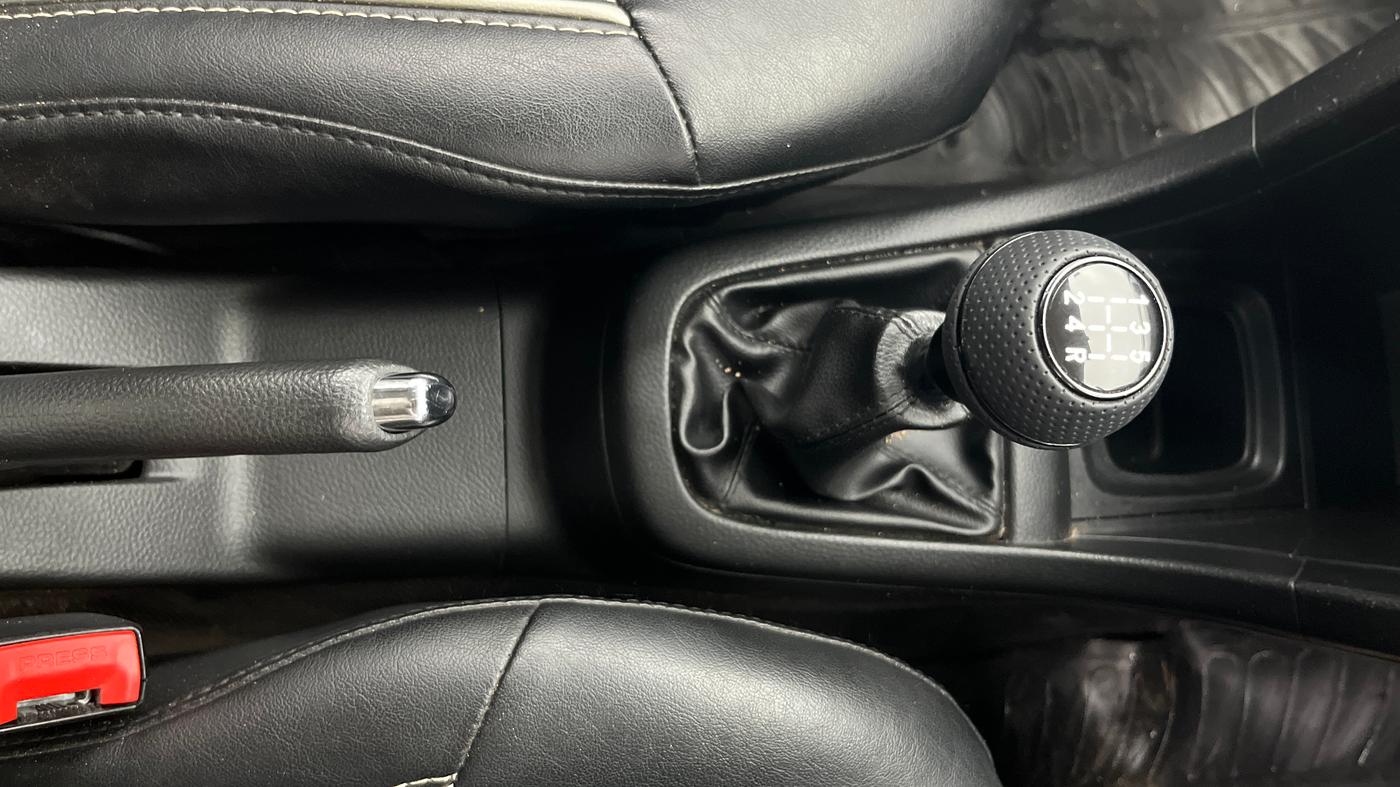 2016 Maruti Swift VXI, Petrol, Manual, 19,932 km, Gear Lever