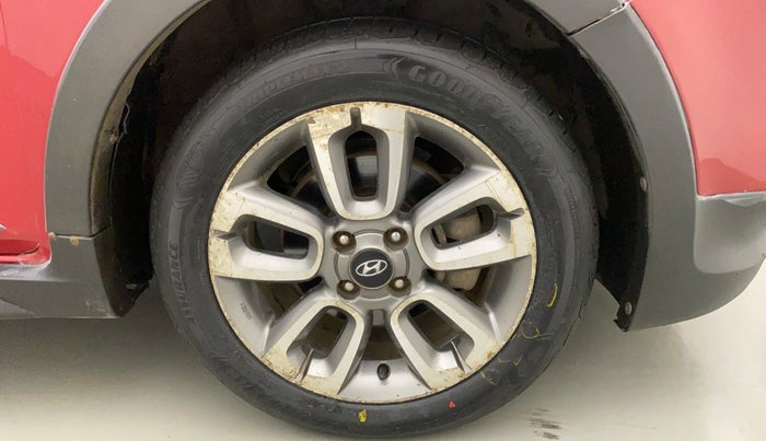 2016 Hyundai i20 Active 1.4 SX, Diesel, Manual, 1,19,589 km, Right Front Wheel