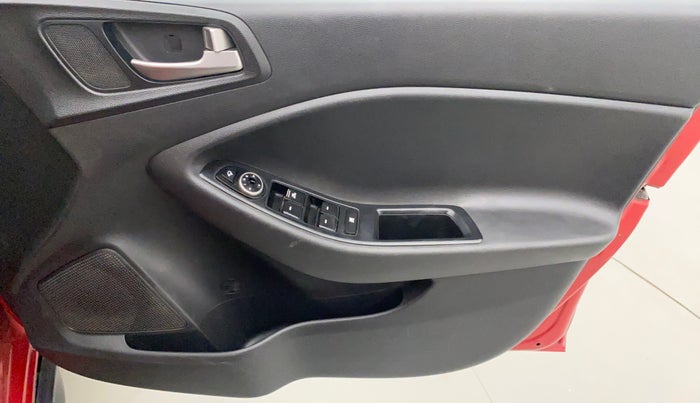 2016 Hyundai i20 Active 1.4 SX, Diesel, Manual, 1,19,589 km, Driver Side Door Panels Control