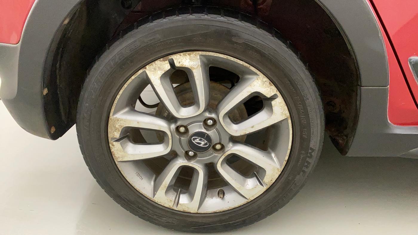 2016 Hyundai i20 Active 1.4 SX, Diesel, Manual, 1,19,589 km, Right Rear Wheel
