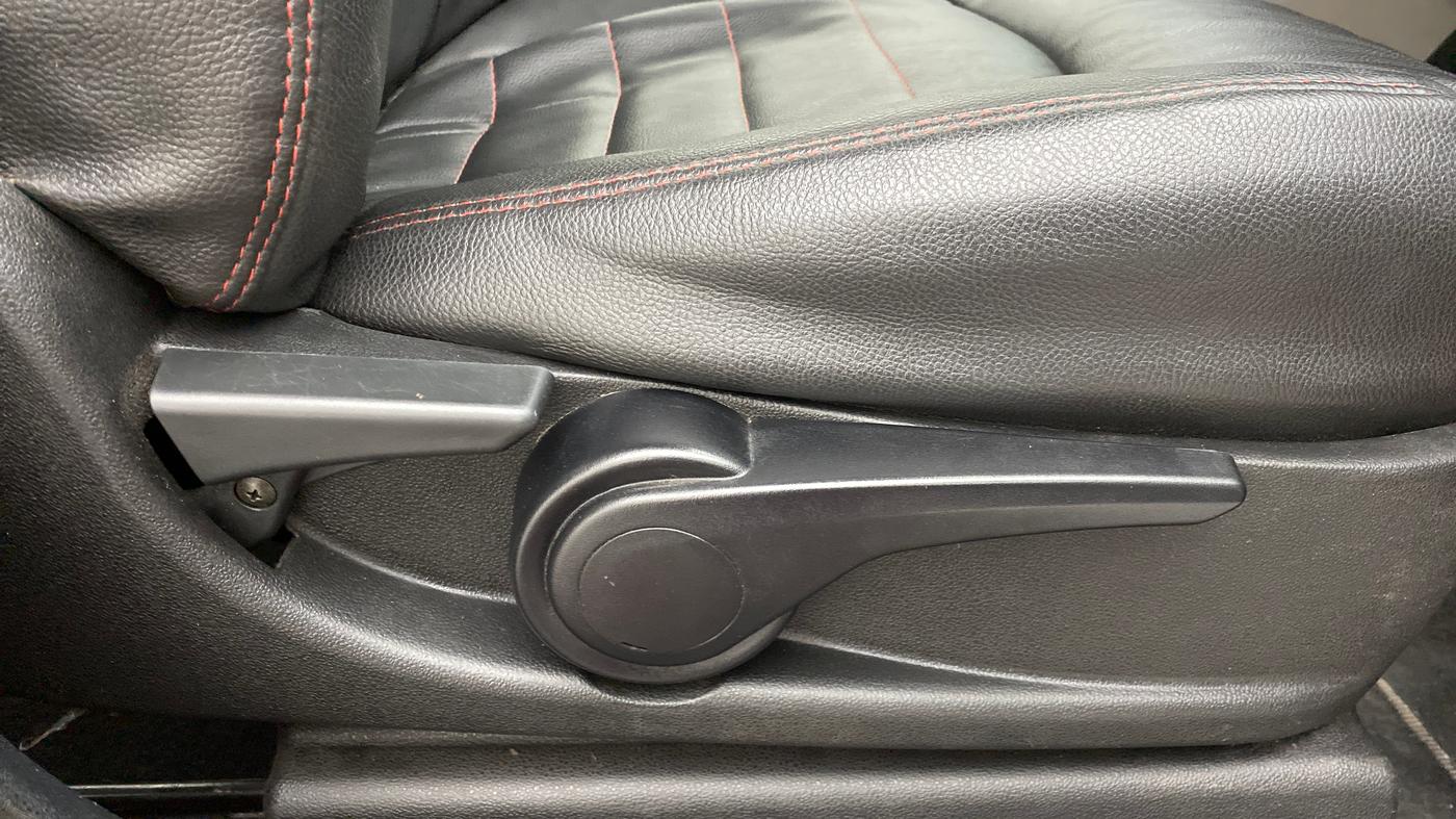 2018 Tata Tiago XZ 1.2 REVOTRON, Petrol, Manual, 56,043 km, Driver Side Adjustment Panel