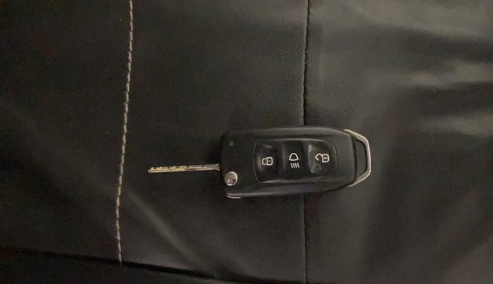 2018 Tata Tiago XZ PETROL, Petrol, Manual, 1,39,758 km, Key Close Up