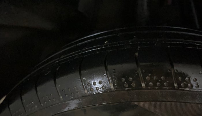 2021 Renault Duster RXS 1.5 PETROL MT, Petrol, Manual, 52,200 km, Right Rear Tyre Tread