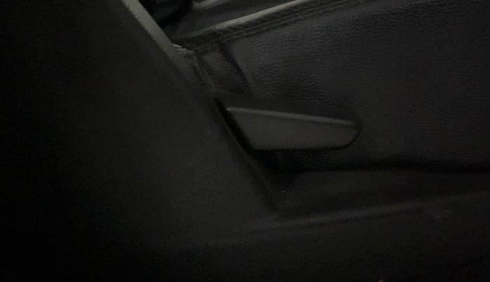 2021 Renault Duster RXS 1.5 PETROL MT, Petrol, Manual, 52,200 km, Driver Side Adjustment Panel