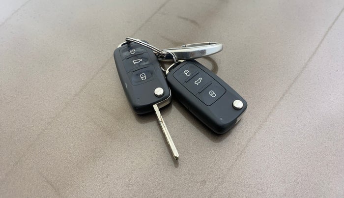 2017 Volkswagen Vento HIGHLINE PLUS 1.5 AT 16 ALLOY, Diesel, Automatic, 1,14,563 km, Key Close Up