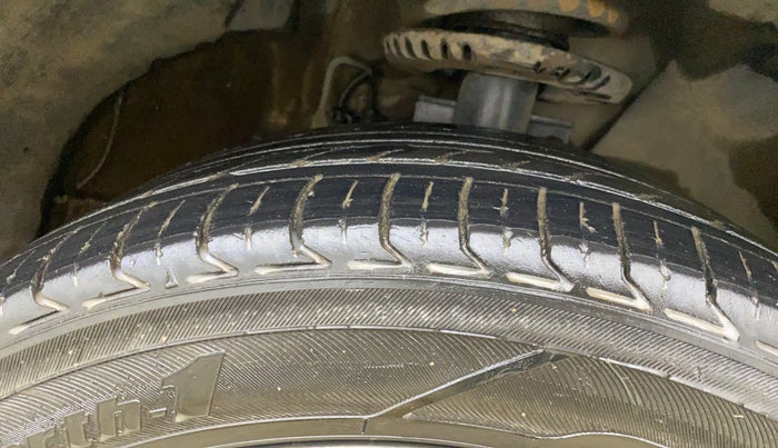 2017 Volkswagen Vento HIGHLINE PLUS 1.5 AT 16 ALLOY, Diesel, Automatic, 1,14,563 km, Right Front Tyre Tread