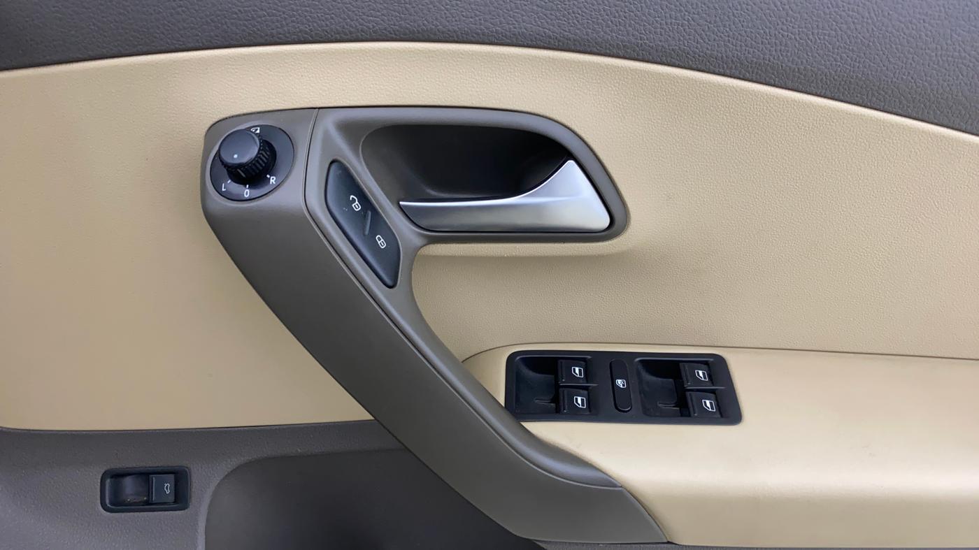 2017 Volkswagen Vento HIGHLINE PLUS 1.5 AT 16 ALLOY, Diesel, Automatic, 1,14,563 km, Driver Side Door Panels Control