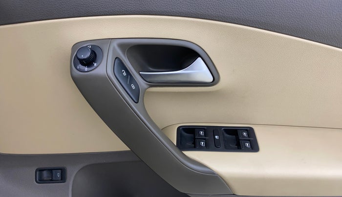 2017 Volkswagen Vento HIGHLINE PLUS 1.5 AT 16 ALLOY, Diesel, Automatic, 1,14,563 km, Driver Side Door Panels Control