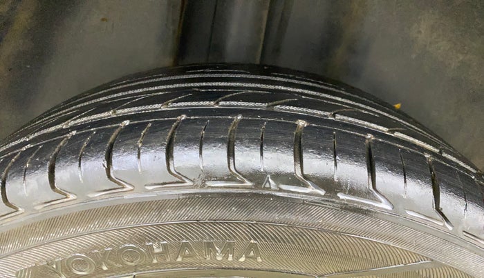 2017 Volkswagen Vento HIGHLINE PLUS 1.5 AT 16 ALLOY, Diesel, Automatic, 1,14,563 km, Right Rear Tyre Tread