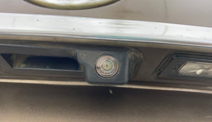 2017 Volkswagen Vento HIGHLINE PLUS 1.5 AT 16 ALLOY, Diesel, Automatic, 1,14,563 km, Parking Camera