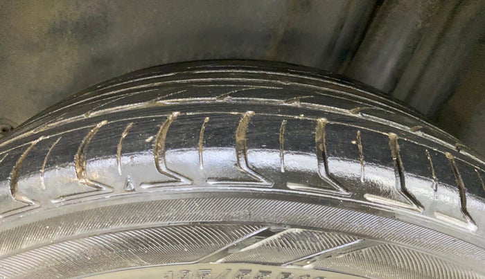 2017 Volkswagen Vento HIGHLINE PLUS 1.5 AT 16 ALLOY, Diesel, Automatic, 1,14,563 km, Left Rear Tyre Tread