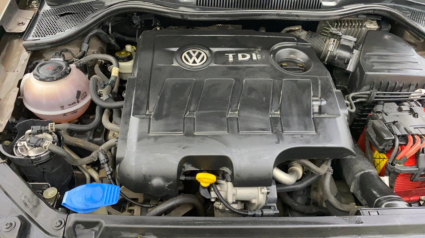 2017 Volkswagen Vento HIGHLINE PLUS 1.5 AT 16 ALLOY, Diesel, Automatic, 1,14,563 km, Engine View - Right