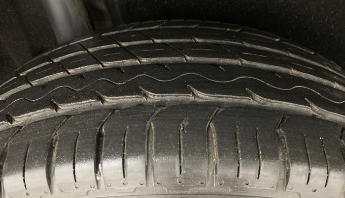 2018 Maruti Vitara Brezza ZDI, Diesel, Manual, 82,676 km, Right Rear Tyre Tread