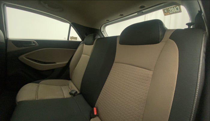 2016 Hyundai Elite i20 MAGNA 1.2, Petrol, Manual, 38,566 km, Right Side Rear Door Cabin