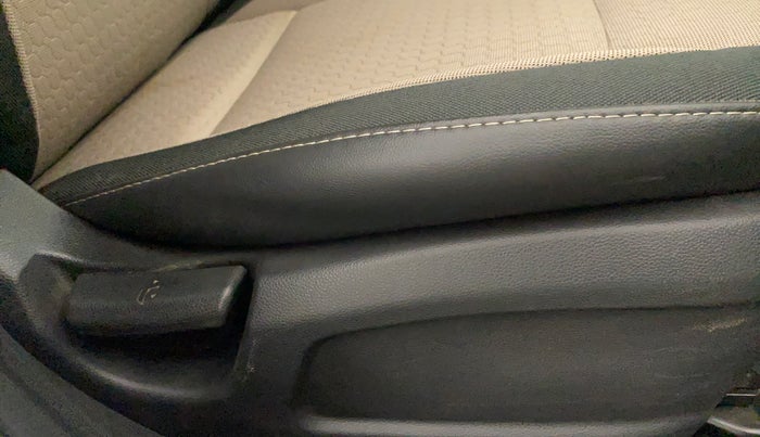 2016 Hyundai Elite i20 MAGNA 1.2, Petrol, Manual, 38,566 km, Driver Side Adjustment Panel