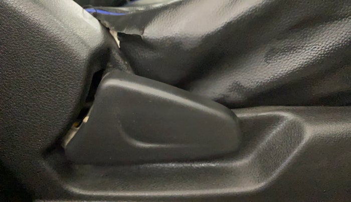 2018 Renault Kwid RXL, Petrol, Manual, 62,692 km, Driver Side Adjustment Panel