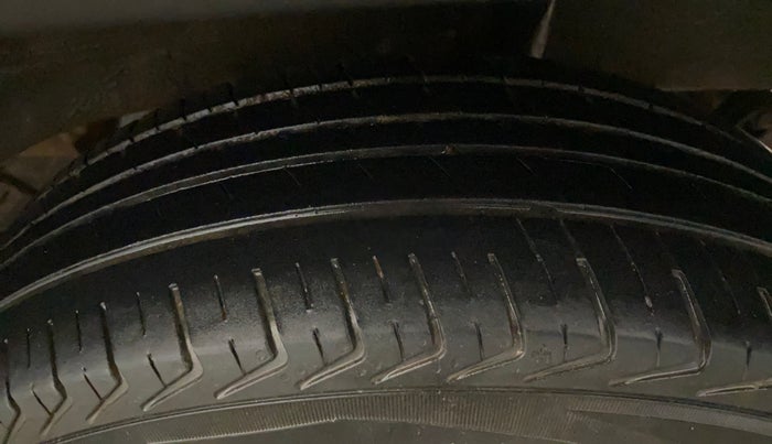 2018 Renault Kwid RXL, Petrol, Manual, 62,692 km, Left Rear Tyre Tread