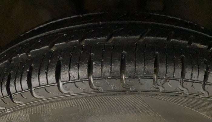 2018 Renault Kwid RXL, Petrol, Manual, 62,692 km, Right Front Tyre Tread