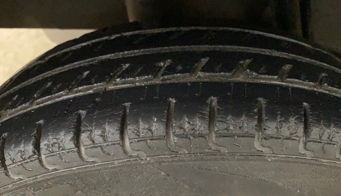 2018 Renault Kwid RXL, Petrol, Manual, 62,692 km, Right Rear Tyre Tread