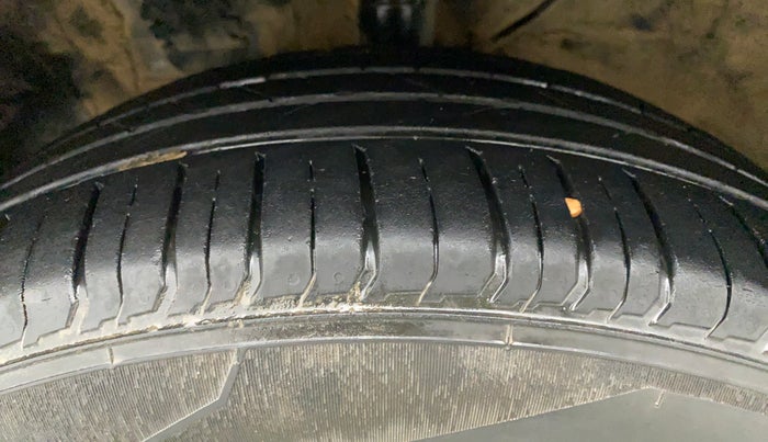 2015 Hyundai Creta SX PLUS 1.6 PETROL, Petrol, Manual, 77,983 km, Left Front Tyre Tread