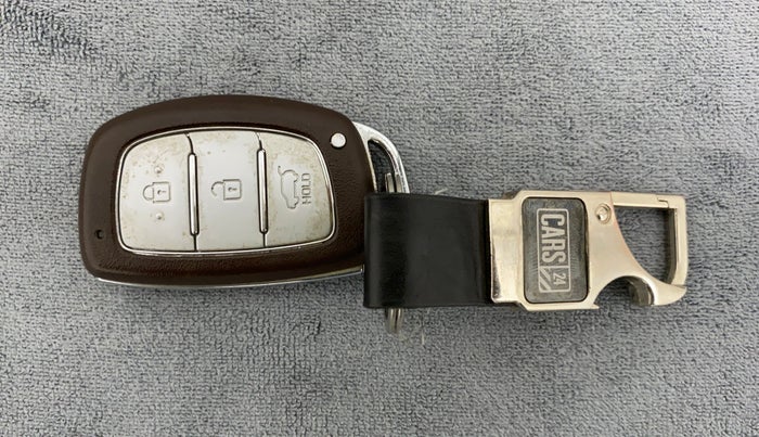 2015 Hyundai Creta SX PLUS 1.6 PETROL, Petrol, Manual, 77,983 km, Key Close Up
