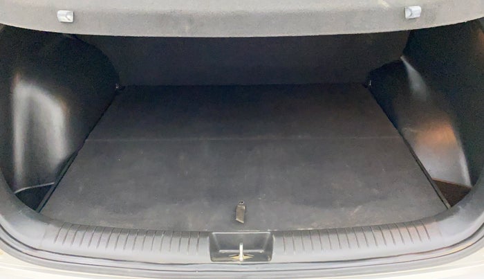 2015 Hyundai Creta SX PLUS 1.6 PETROL, Petrol, Manual, 77,983 km, Boot Inside
