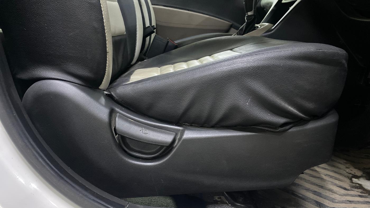 2018 Hyundai Grand i10 MAGNA AT 1.2 KAPPA VTVT, Petrol, Automatic, 31,314 km, Driver Side Adjustment Panel