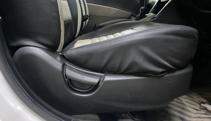 2018 Hyundai Grand i10 MAGNA AT 1.2 KAPPA VTVT, Petrol, Automatic, 31,314 km, Driver Side Adjustment Panel