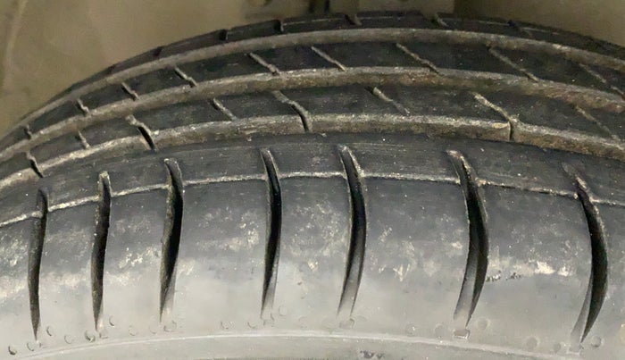 2013 Maruti Wagon R 1.0 VXI, Petrol, Manual, 77,151 km, Right Front Tyre Tread