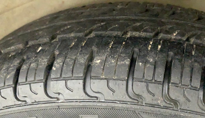 2013 Maruti Wagon R 1.0 VXI, Petrol, Manual, 77,151 km, Left Rear Tyre Tread