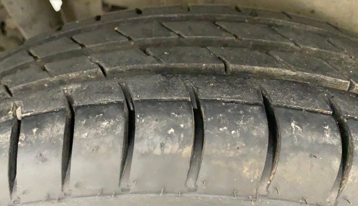 2013 Maruti Wagon R 1.0 VXI, Petrol, Manual, 77,151 km, Right Rear Tyre Tread