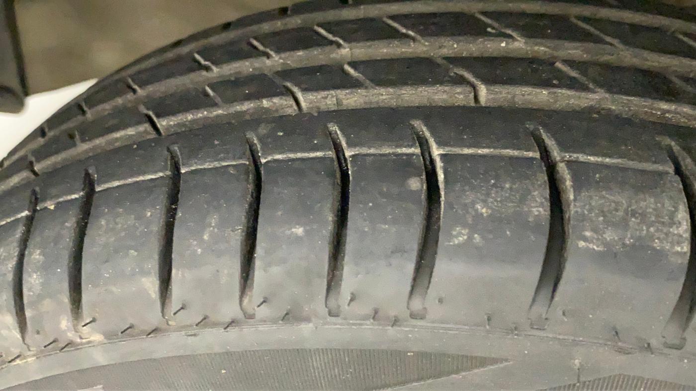 2013 Maruti Wagon R 1.0 VXI, Petrol, Manual, 77,151 km, Left Front Tyre Tread