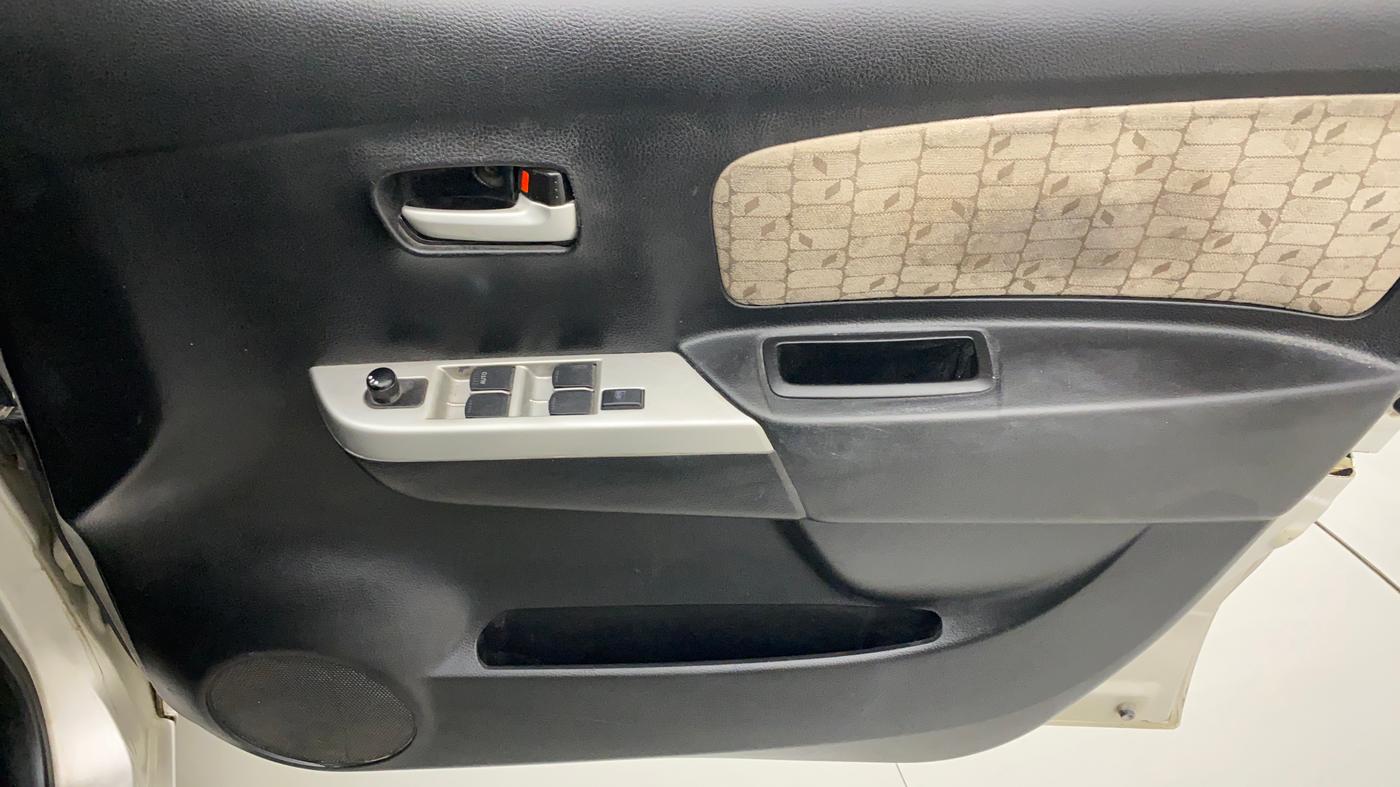 2013 Maruti Wagon R 1.0 VXI, Petrol, Manual, 77,151 km, Driver Side Door Panels Control