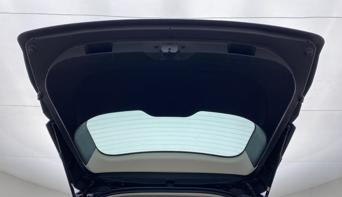 2022 Mahindra XUV700 AX 5 P AT 5 STR, Petrol, Automatic, 1,588 km, Boot Door Open