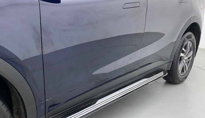 2022 Mahindra XUV700 AX 5 P AT 5 STR, Petrol, Automatic, 1,588 km, Front passenger door - Slightly dented
