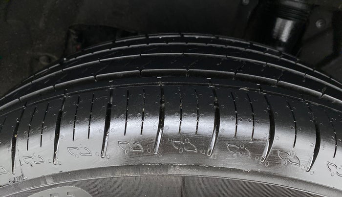 2022 Mahindra XUV700 AX 5 P AT 5 STR, Petrol, Automatic, 1,588 km, Left Rear Tyre Tread