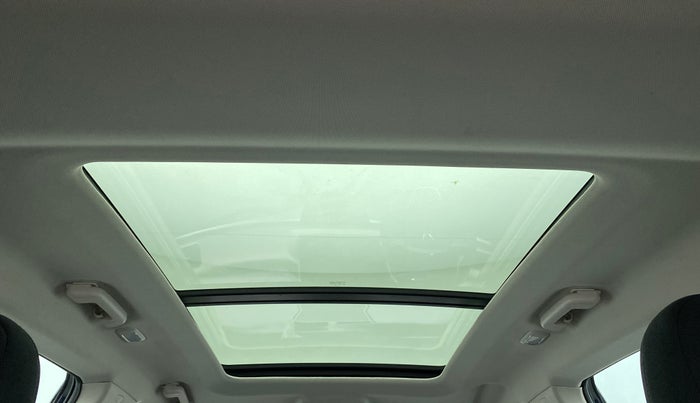 2022 Mahindra XUV700 AX 5 P AT 5 STR, Petrol, Automatic, 1,588 km, Moonroof/ Sunroof
