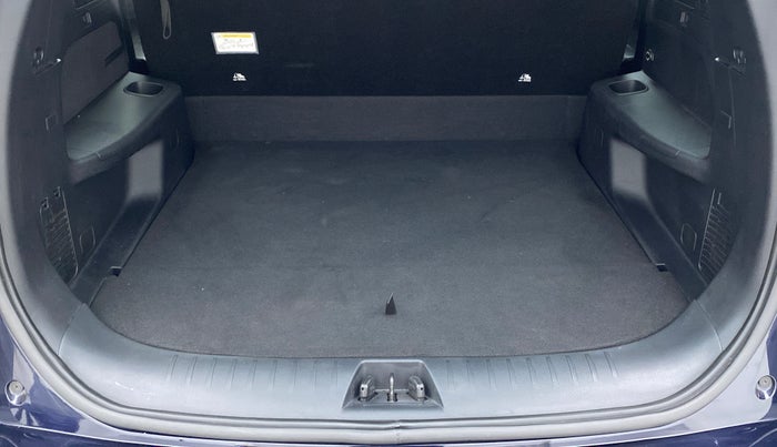 2022 Mahindra XUV700 AX 5 P AT 5 STR, Petrol, Automatic, 1,588 km, Boot Inside