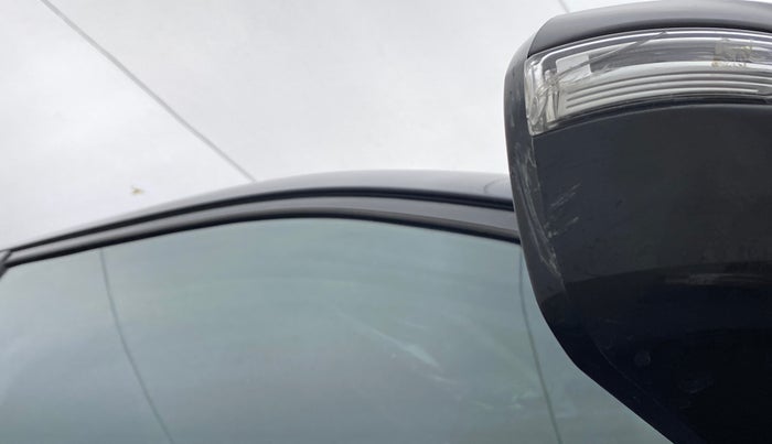 2022 Mahindra XUV700 AX 5 P AT 5 STR, Petrol, Automatic, 1,588 km, Right rear-view mirror - Indicator light has minor damage