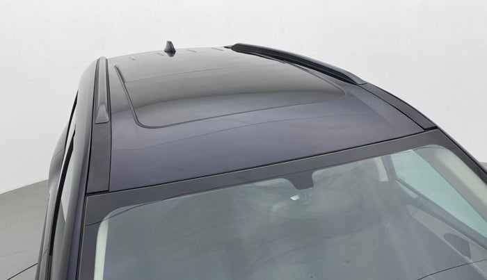 2022 Mahindra XUV700 AX 5 P AT 5 STR, Petrol, Automatic, 1,588 km, Roof
