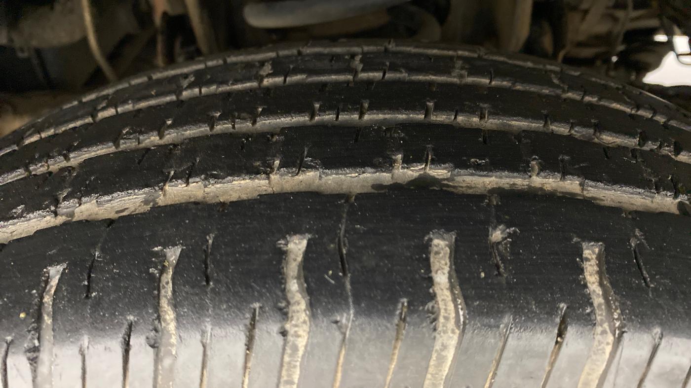 2012 Mahindra Xylo E8 ABS BS IV, Diesel, Manual, 1,00,163 km, Left Front Tyre Tread