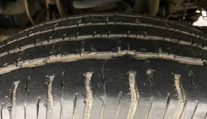 2012 Mahindra Xylo E8 ABS BS IV, Diesel, Manual, 1,00,163 km, Left Front Tyre Tread