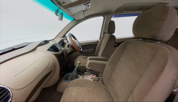 2012 Mahindra Xylo E8 ABS BS IV, Diesel, Manual, 1,00,163 km, Right Side Front Door Cabin