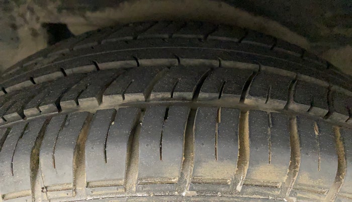 2010 Toyota Corolla Altis G PETROL, Petrol, Manual, 50,914 km, Left Rear Tyre Tread