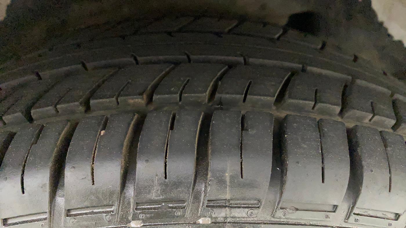 2010 Toyota Corolla Altis G PETROL, Petrol, Manual, 50,914 km, Right Rear Tyre Tread
