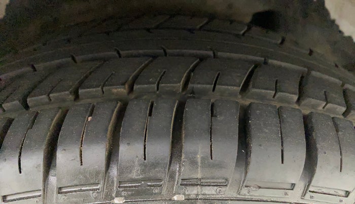 2010 Toyota Corolla Altis G PETROL, Petrol, Manual, 50,914 km, Right Rear Tyre Tread