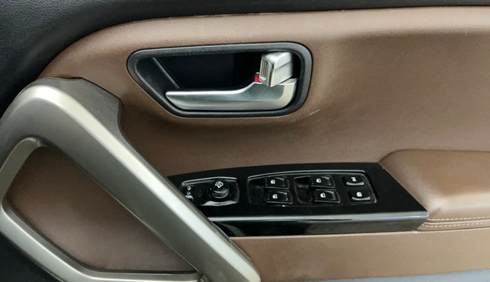 2022 Mahindra SCORPIO-N Z8 L PETROL AT 6 STR, Petrol, Automatic, 82,038 km, Driver Side Door Panels Control