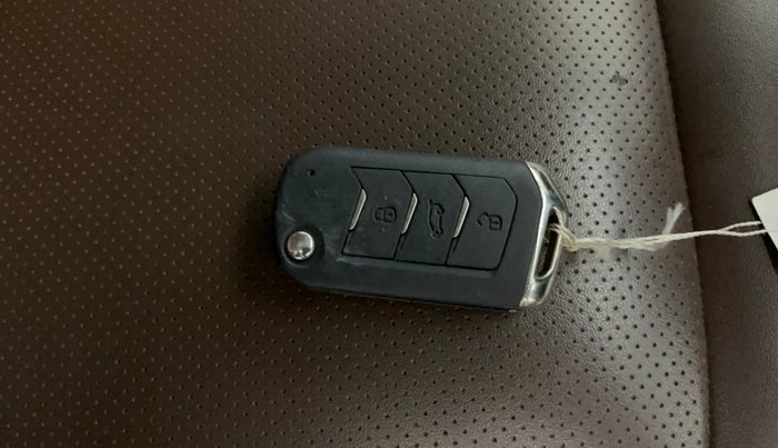 2022 Mahindra SCORPIO-N Z8 L PETROL AT 6 STR, Petrol, Automatic, 82,038 km, Key Close Up