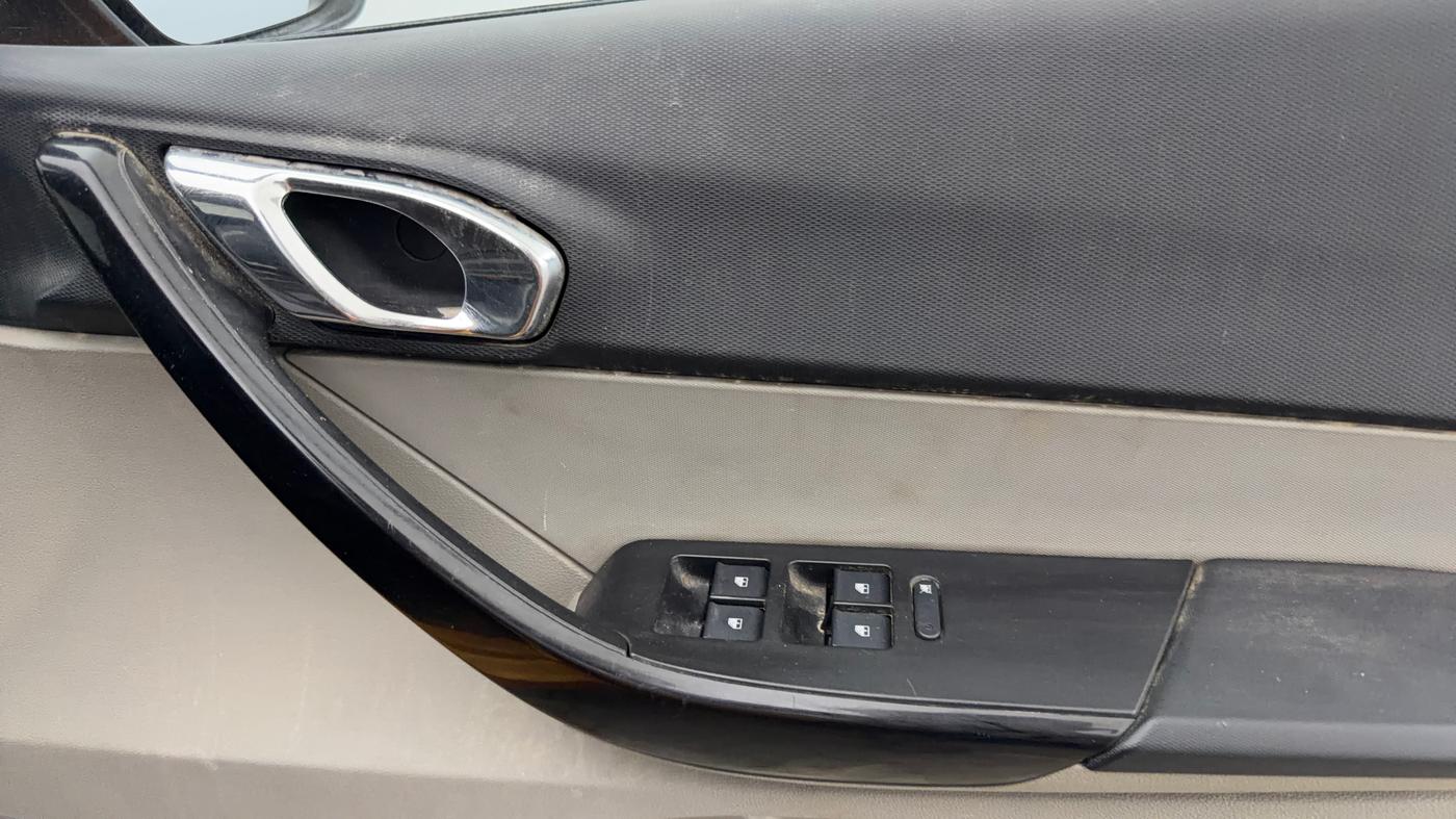 2018 Tata Tiago XZ PETROL, Petrol, Manual, 60,058 km, Driver Side Door Panels Control